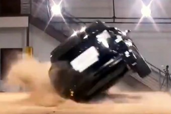 Négykerekű keljfeljancsi a Tesla szabadidőjárműve