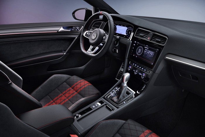 Utcára küldi versenyautóját a Volkswagen 6