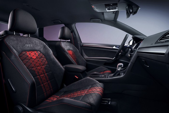 Utcára küldi versenyautóját a Volkswagen 7