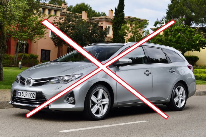 Befellegzett a normális autóknak?