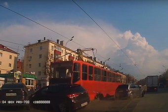 Na, ennek a villamosvezetőnek többet már nem kell bemenni dolgozni