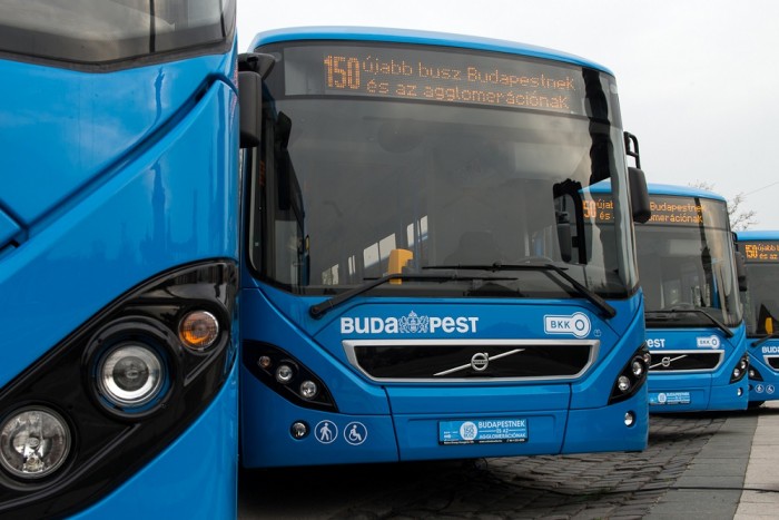 Ezért köpte le az utast egy buszsofőr Budapesten