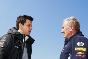 F1: Kísérteteket lát a Red Bull-főnök?