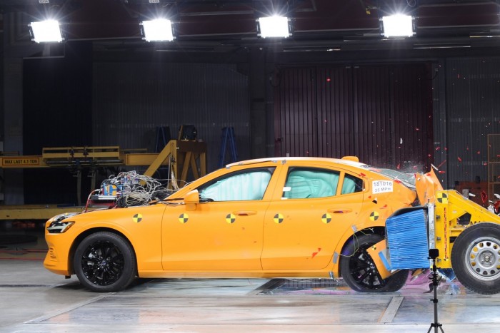 Megérkezett a Volvo új sportszedánja 19