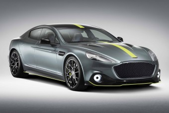 Luxusszedán versenyoverallban