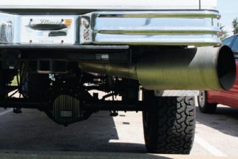 Soha ne dugd a fejed a kipufogóba, mert úgy jársz, mint ez a nő