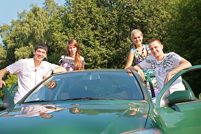 Unatkozol a volán mögött? Mutatunk 3 érvet, hogy miért utazz társasággal!