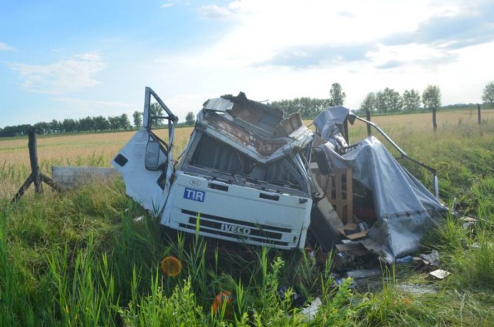 Fotókon az M3-ason rommá tört teherautó 2 | Vezess Fotókon az M3-ason rommá tört teherautó 2