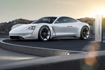 Porsche Taycan: jövőre érkezik az elektromos GT