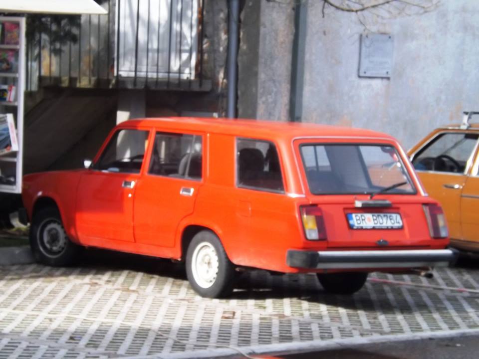 Ezek a kombi Ladák dinnye helyett sérülteket szállítottak (majd később inkább dinnyét) 11