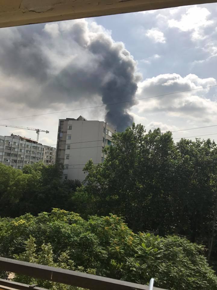 Óriási tűz tombol Budapesten, videón a lángok, több irodaépület veszélyben van 1