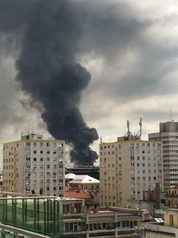 Óriási tűz tombol Budapesten, videón a lángok, több irodaépület veszélyben van 2 | Vezess Óriási tűz tombol Budapesten, videón a lángok, több irodaépület veszélyben van 2