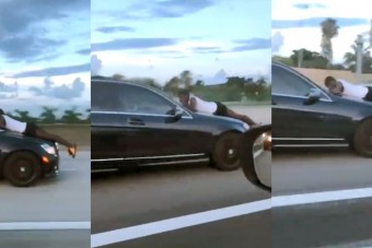 Egy autó motorháztetőjén száguldva hívta a rendőröket