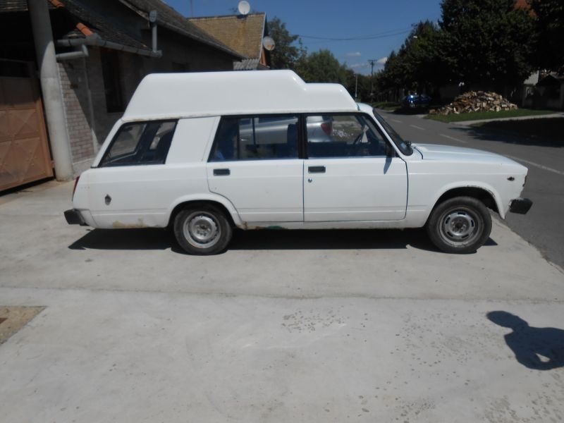 Ezek a kombi Ladák dinnye helyett sérülteket szállítottak (majd később inkább dinnyét) 4