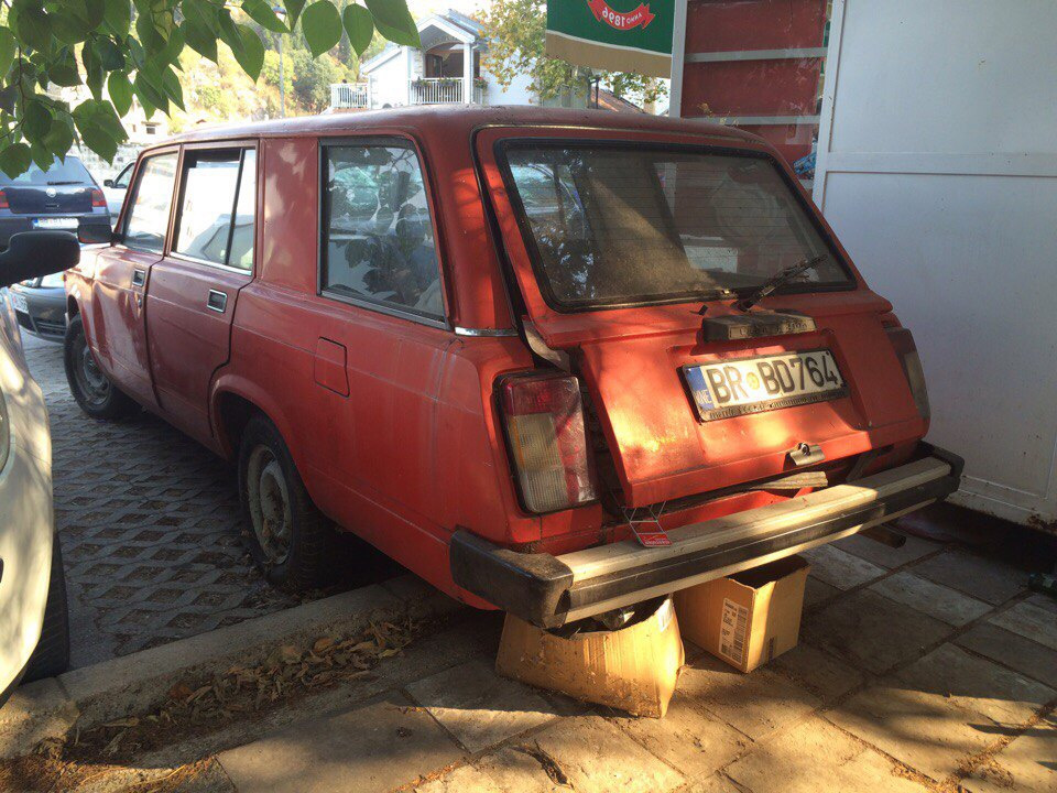 Ezek a kombi Ladák dinnye helyett sérülteket szállítottak (majd később inkább dinnyét) 9