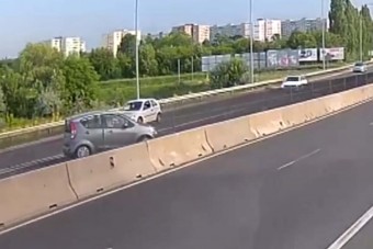 Érthetetlen, mit művelt egy suzukis a 11-es úton