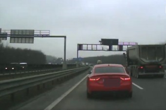 Megint egy autós, aki mások életével játszik az M0-son