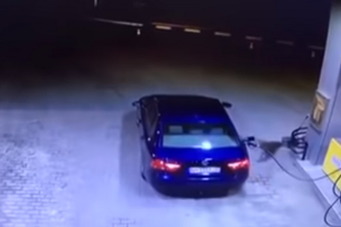 Pokoli következményei lettek a nyílásban felejtett töltőpisztolynak