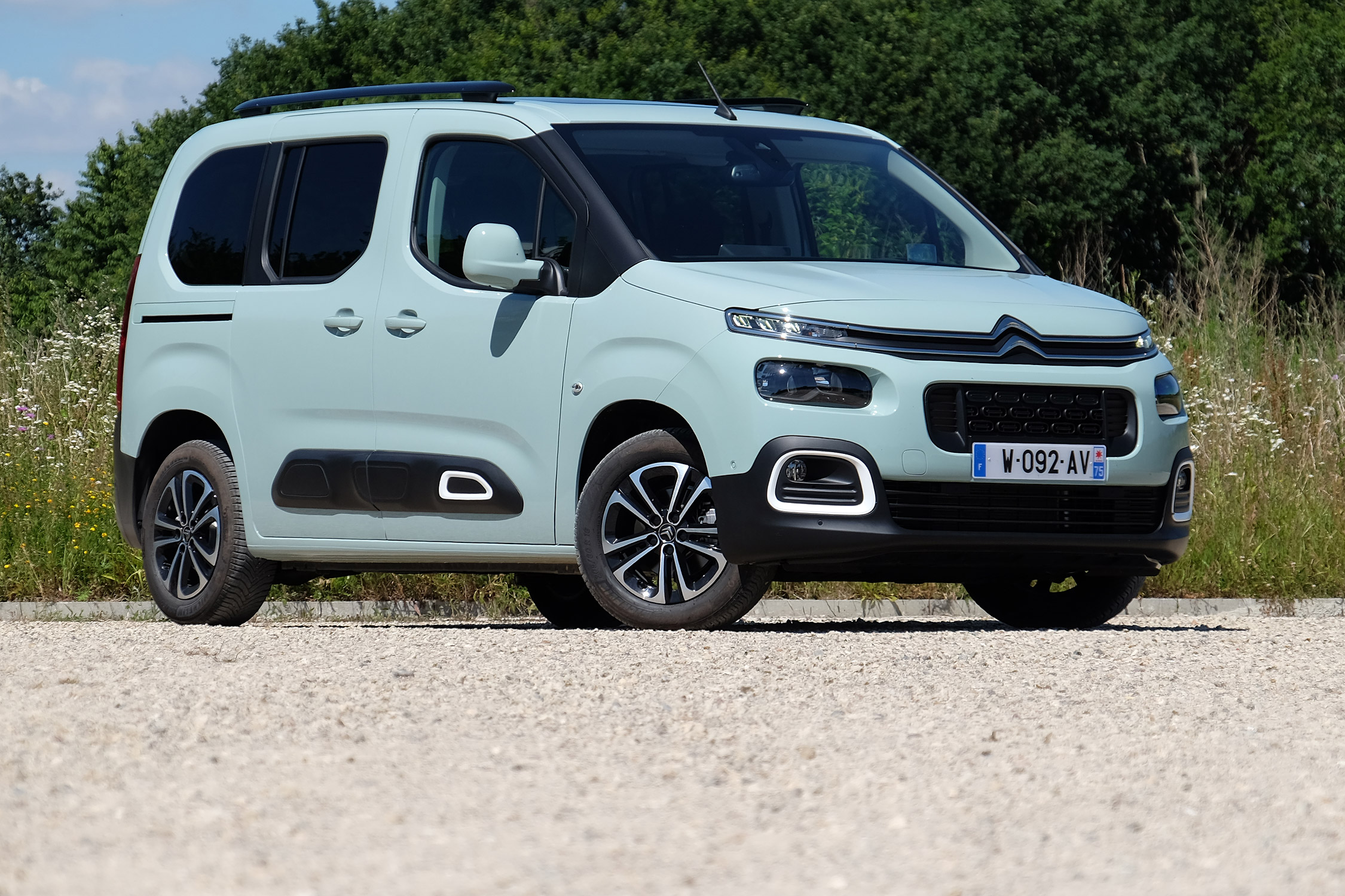 Elválik a Citroëntől a DS, jön az első hazai DS-szalon! 4