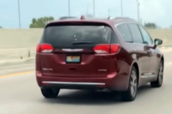 Trükkös keretet kapott ez az amerikai rendszám