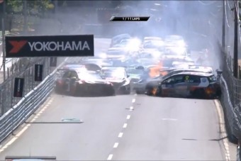 Óriási baleset a WTCR futamán