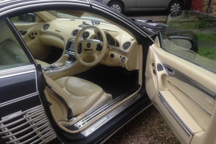 Irdatlanul ronda lett ez a kabrió Mercedes 6