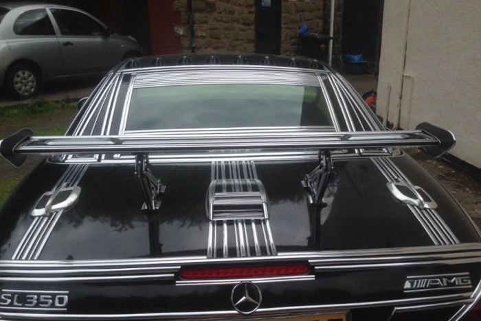 Irdatlanul ronda lett ez a kabrió Mercedes 7