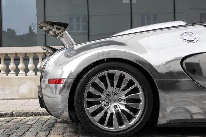 Ha egy igazán gyors tükör kell, akkor itt ez a Bugatti