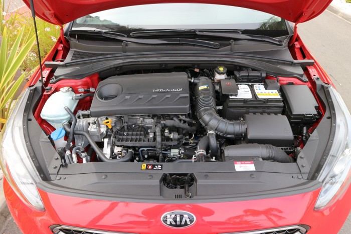 Ja, hogy ez már az új Kia Ceed? 12