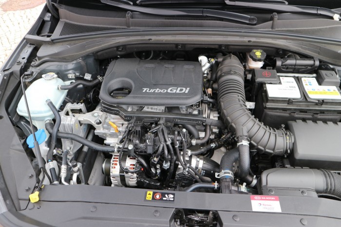 Ja, hogy ez már az új Kia Ceed? 13