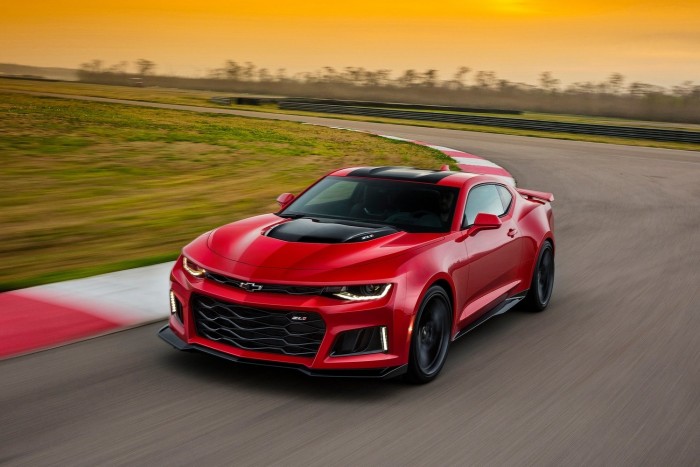 Versenypályán durrant el az izomautó légzsákja 1