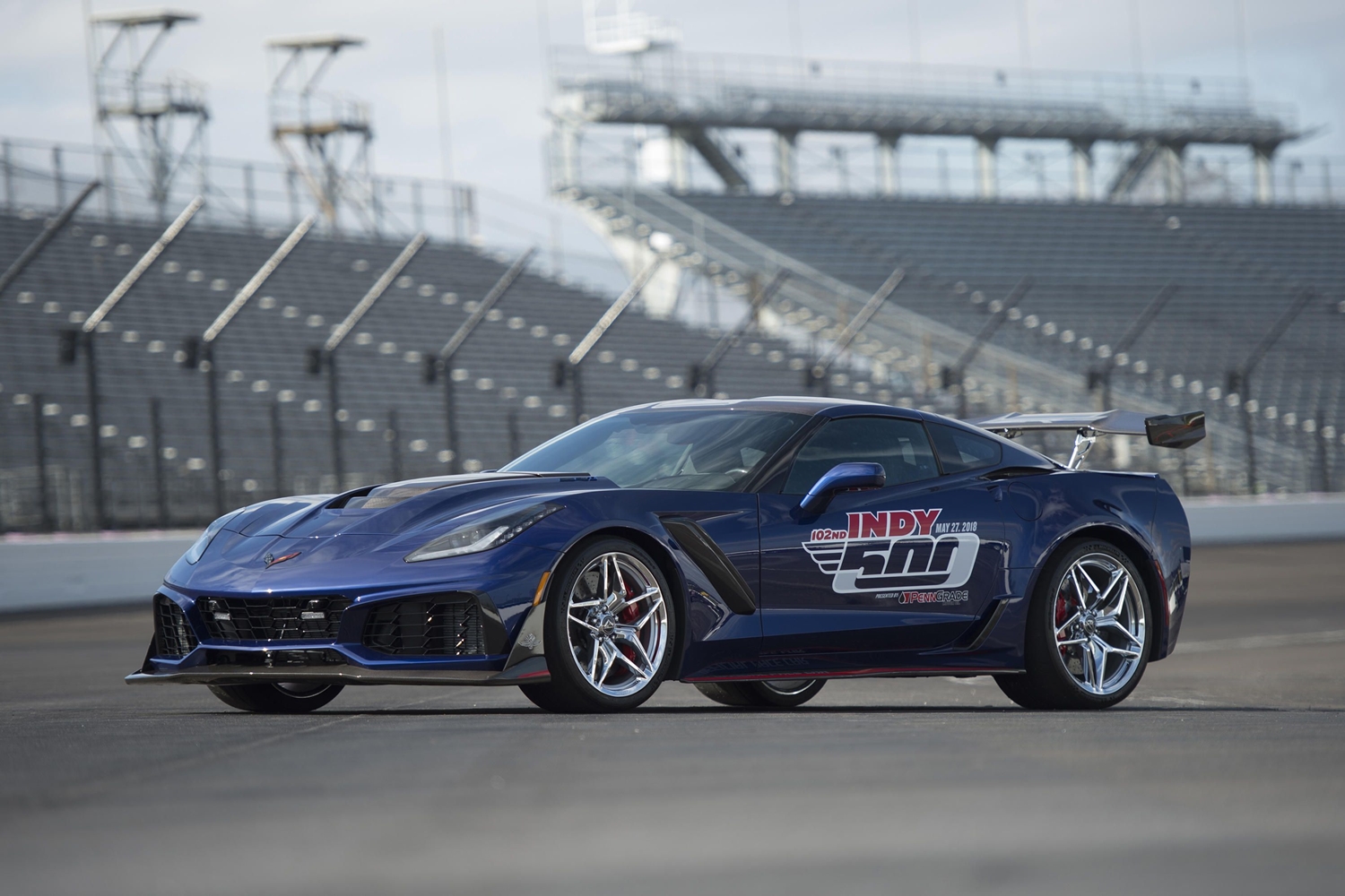 Falnak csapódott a felvezető autó az Indy 500-on 5