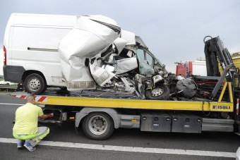 Megrázó fotókon az M1-esen történt tragédia