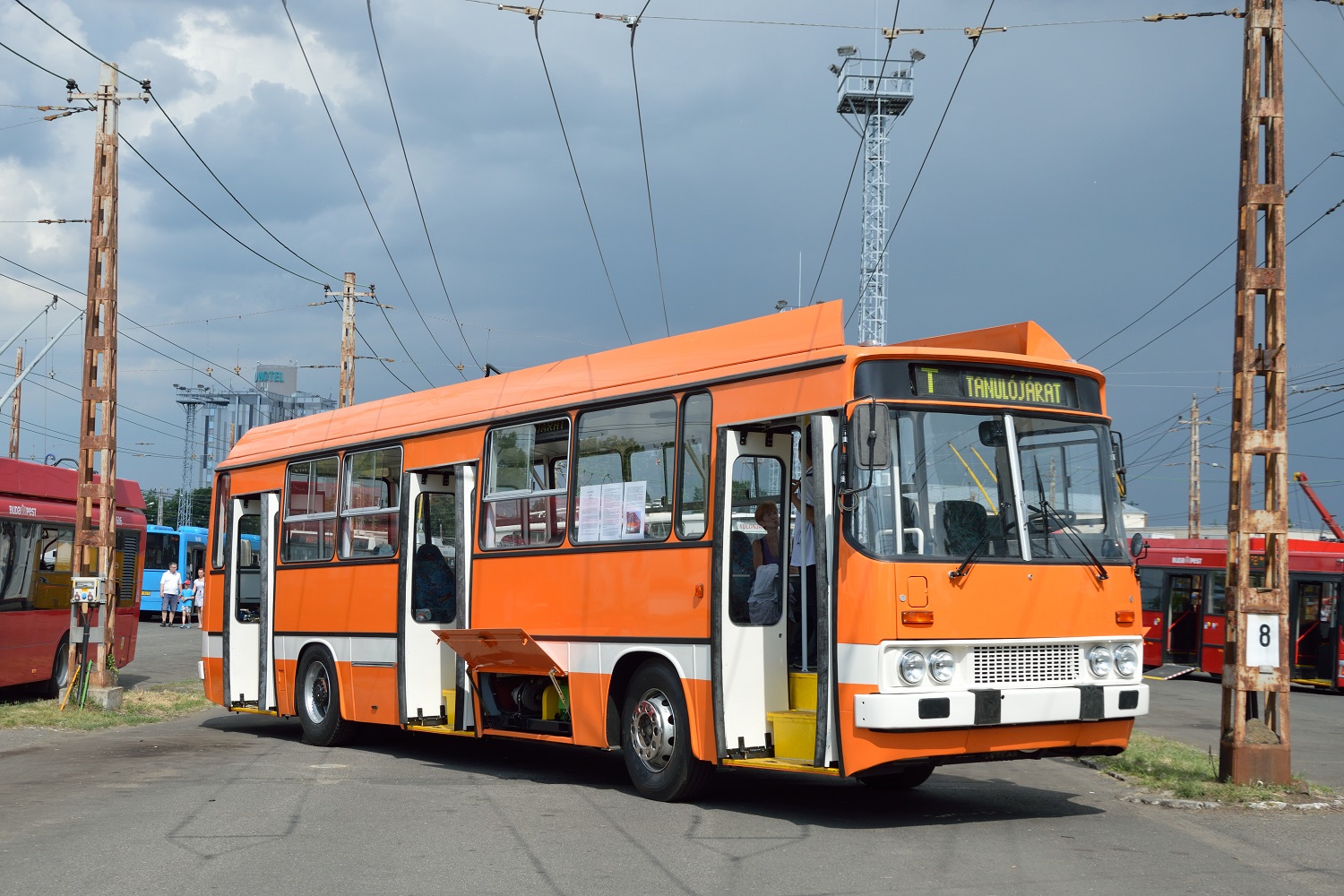 Beültünk abba a troliba, amivel Sztálin születésnapját ünnepelték 22