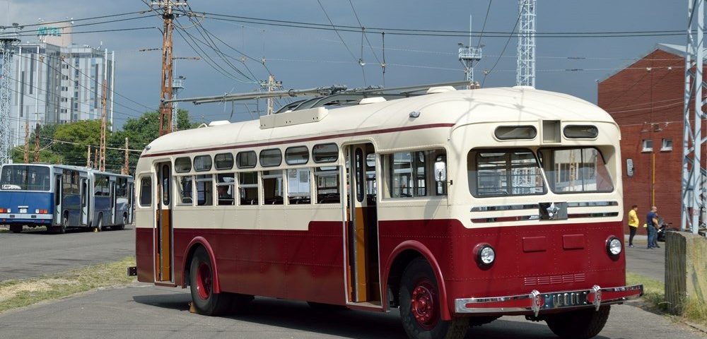 Beültünk abba a troliba, amivel Sztálin születésnapját ünnepelték