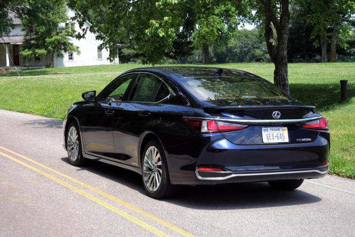 Béna németek tehetik sikeressé az új Lexust 15