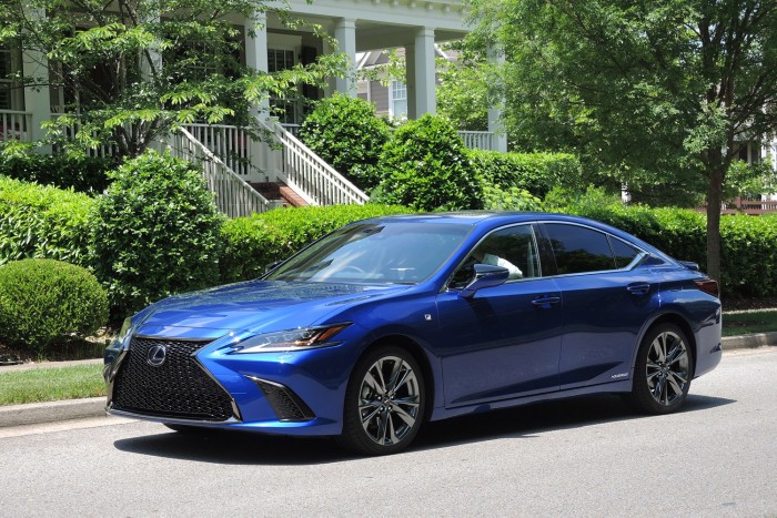 Béna németek tehetik sikeressé az új Lexust 14