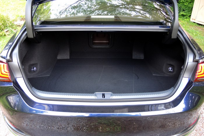 Béna németek tehetik sikeressé az új Lexust 7