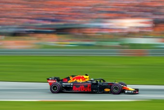 F1: Ricciardo kiakadt Verstappen miatt