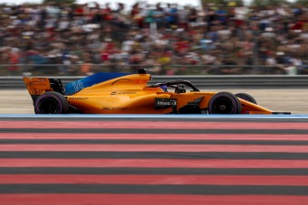 F1: Alonso kiváltságosnak érzi magát utolsóként is
