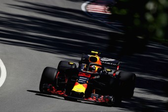F1: Räikkönen Red Bull-szendvicsben