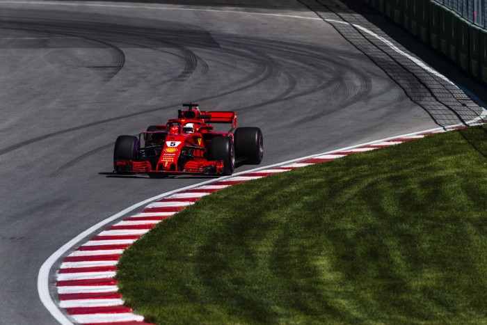 Vettel: Talán Kimi esélyes, én nem 1 | Vezess Vettel: Talán Kimi esélyes, én nem 1