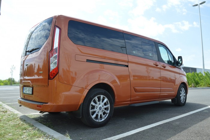 Cégeknek ideális lehet az új Ford Tourneo 6