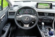 11 centivel hosszabb lett, maradhat? – Lexus RX 450 hL 31