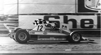 F1: Villeneuve apja győztes Ferrarijával parádézik