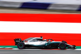 F1: A Mercedesnél félnek a Ferrari első körétől