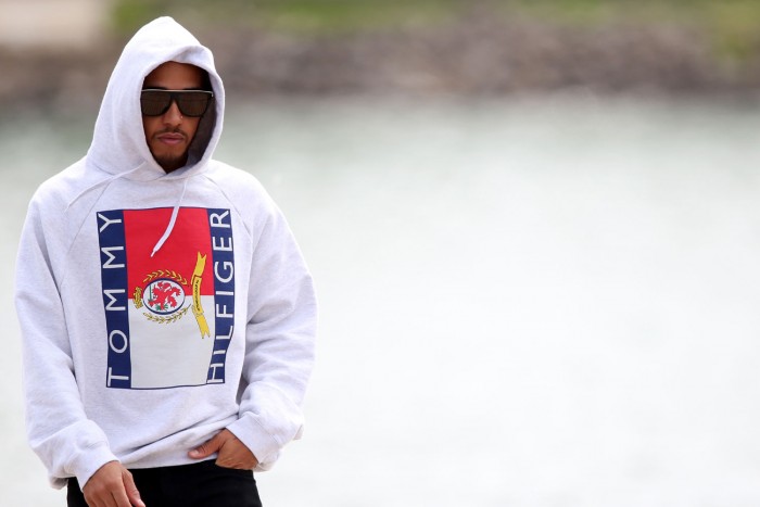 Ámulj és bámulj: Hamilton autógyűjteménye – videó