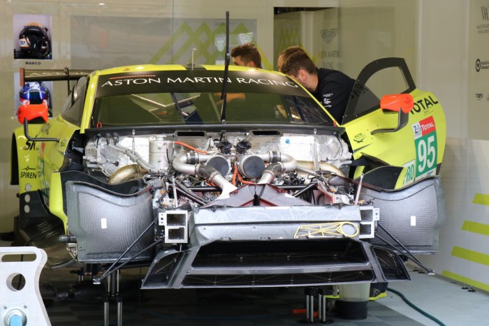 Ennyit kell reszelni egy Aston Martinon, hogy versenyautó legyen 3 Ennyit kell reszelni egy Aston Martinon, hogy versenyautó legyen 3