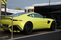 Ennyit kell reszelni egy Aston Martinon, hogy versenyautó legyen 18