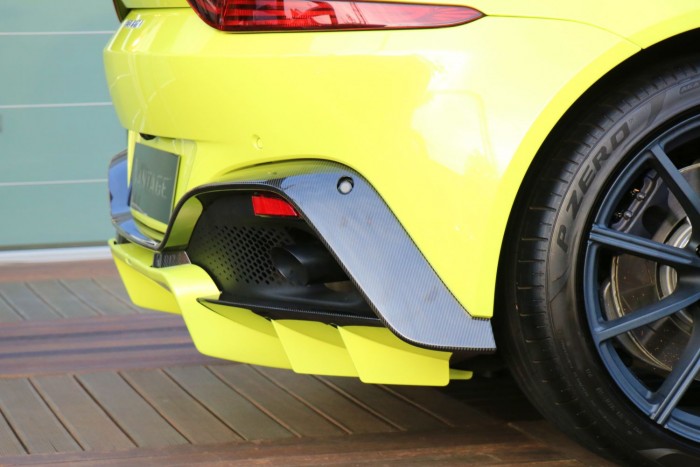Ennyit kell reszelni egy Aston Martinon, hogy versenyautó legyen 2 Ennyit kell reszelni egy Aston Martinon, hogy versenyautó legyen 2